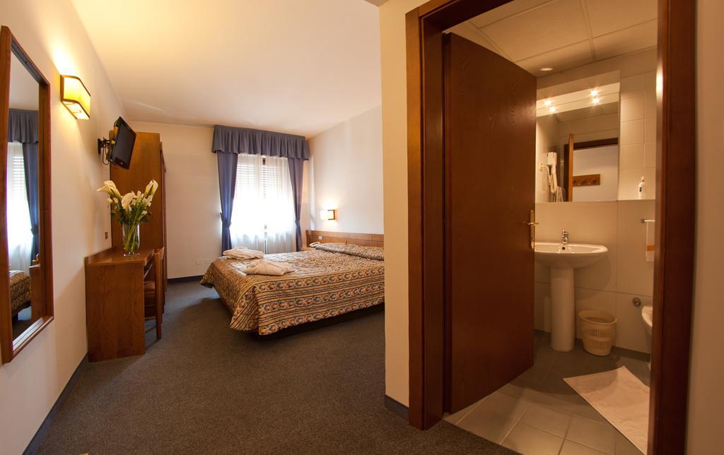 Hotel Cles Værelse billede
